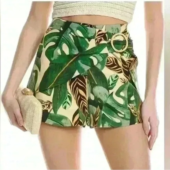 FARM Rio Green Leaf Patterned Shorts - Picture 3 of 6